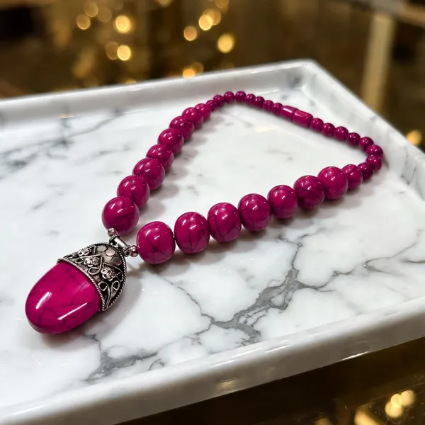 Pink_Beaded_Pendant_Necklace_For_Women