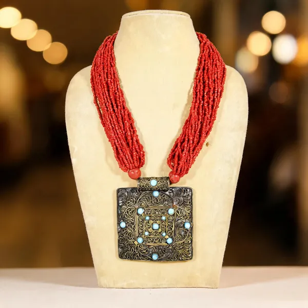 Red_Glass_Brass_Beaded_Oxidized_Pendant_Necklace_For_Women