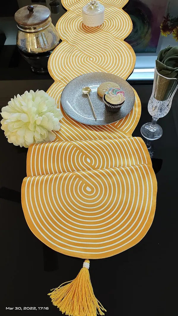 Geometrical_Satin_Blend_Table_Runner