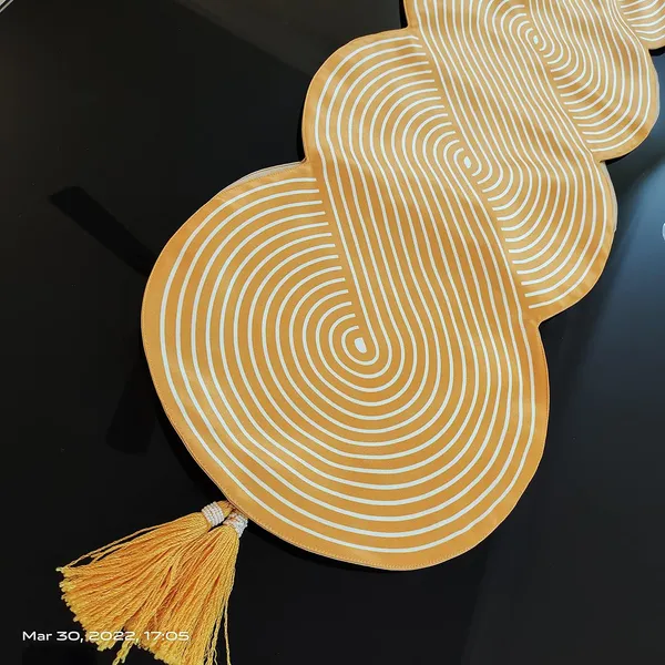 Geometrical_Satin_Blend_Table_Runner