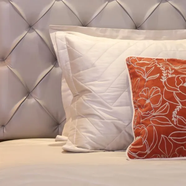 Cotton_Microfibre_Reversible_Comforter_Set_With_Pillow_And_Cushion_Covers