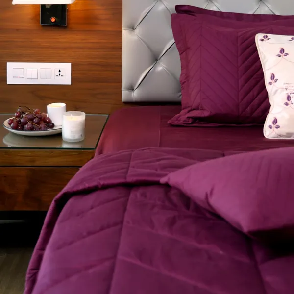 Cotton_Microfibre_Reversible_Comforter_Set_With_Pillow_Covers_And_Cushion_Cover