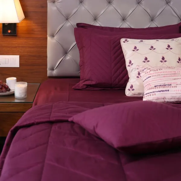 Cotton_Microfibre_Reversible_Comforter_Set_With_Pillow_Covers_And_Cushion_Cover