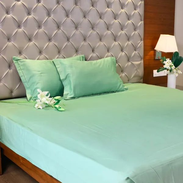 Cotton_Bedsheet_Set_With_Pillow_Covers