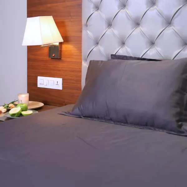 Cotton_Bedsheet_Set_With_Pillow_Covers