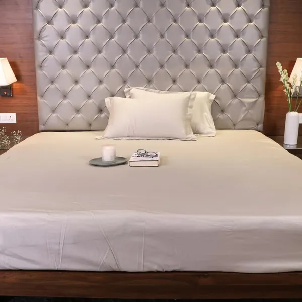 Cotton_Bedsheet_Set_With_Pillow_Covers
