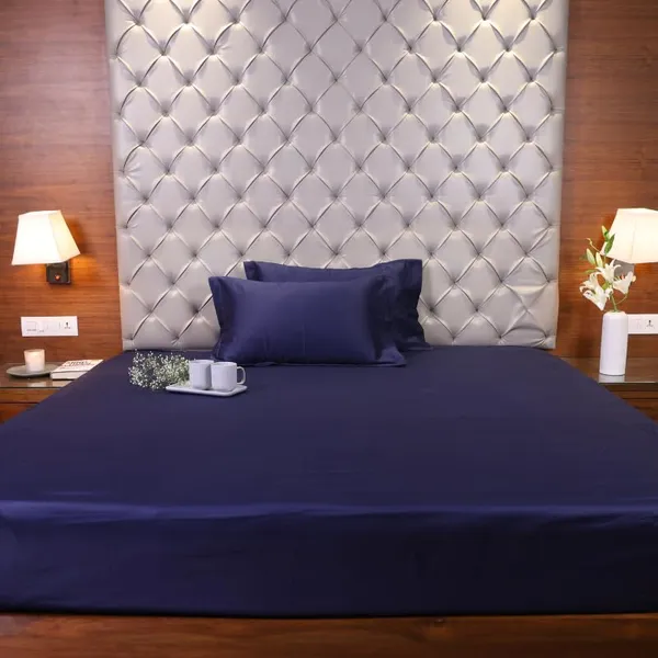 Cotton_Bedsheet_Set_With_Pillow_Covers