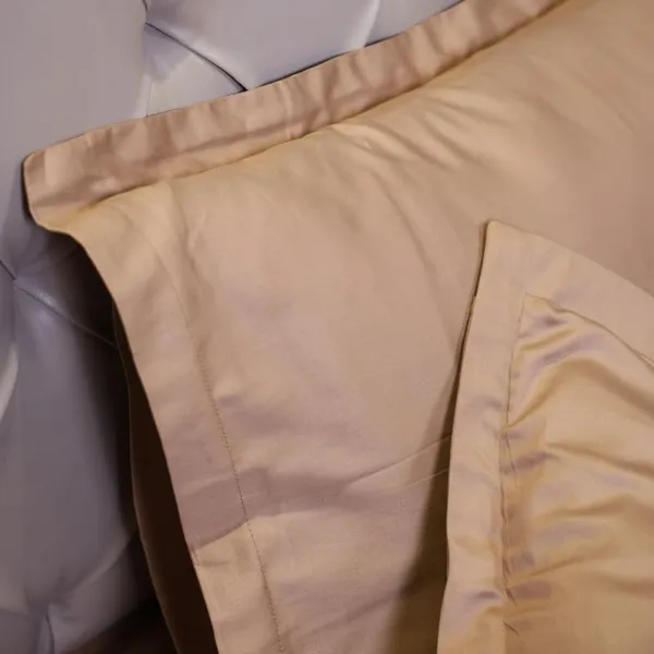 Cotton_Bedsheet_Set_With_Pillow_Covers