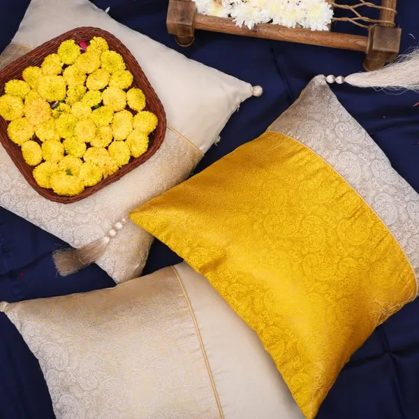 Brocade_Cushion_Cover_With_Tassels