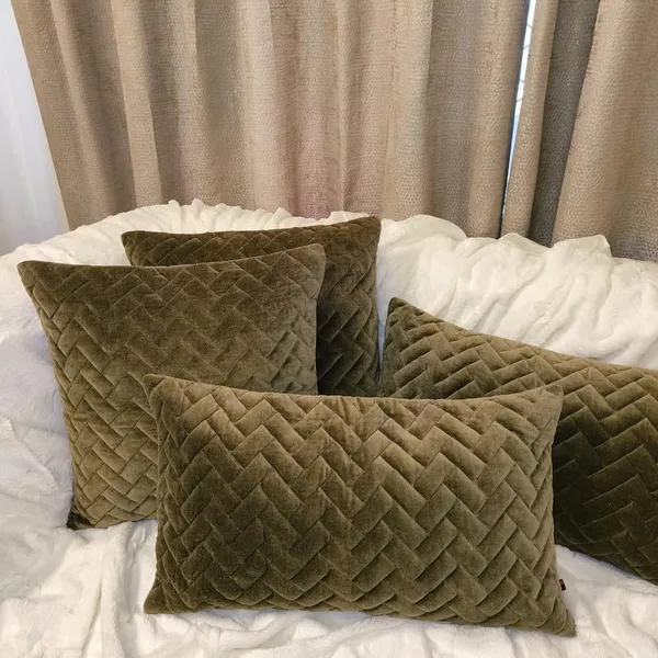 Cotton_Velvet_Quilted_Rectangular_Cushion_Cover_With_Zipper
