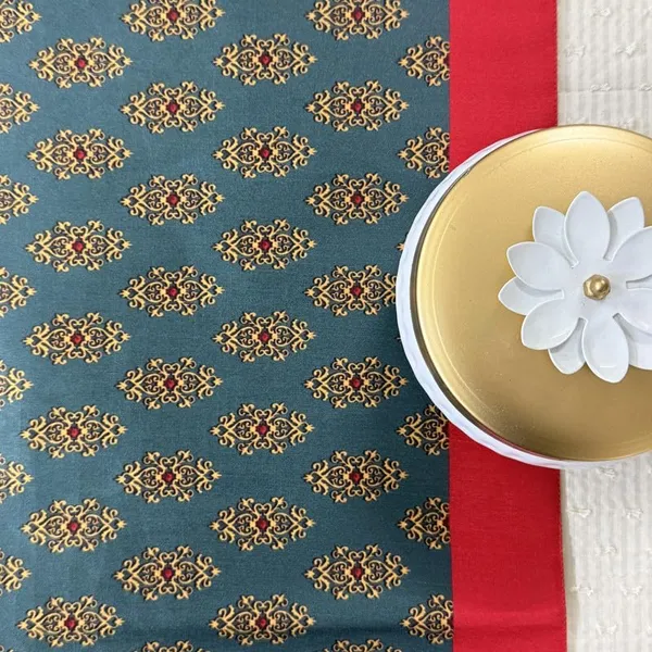 Silk_Blend_Damask_Table_Runner