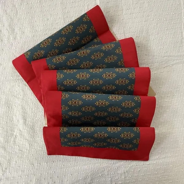 Silk_Blend_Damask_Table_Runner