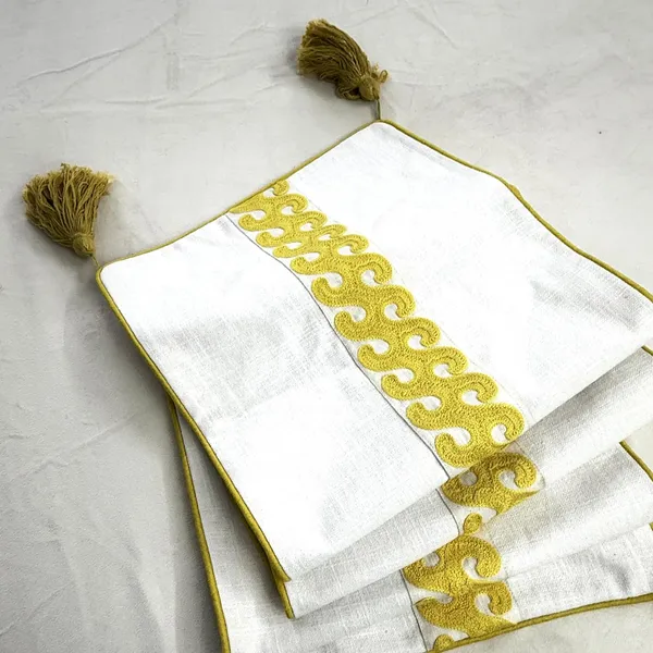 Cotton_Embroidered_Table_Runner_With_Tassels