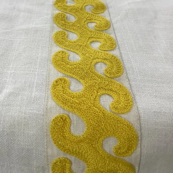 Cotton_Embroidered_Table_Runner_With_Tassels