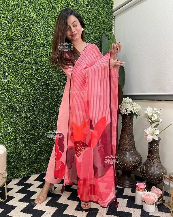 Pink_Striped_Floral_Saree_for_Women