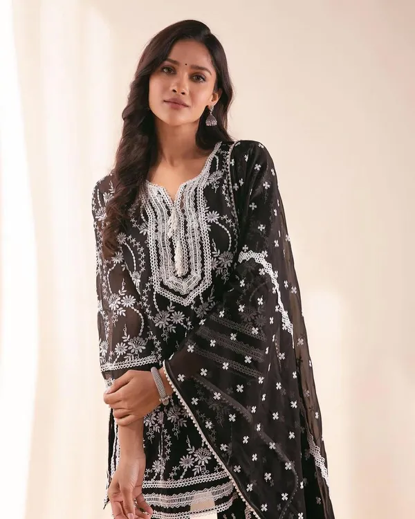Black_Georgette_Anarkali_Embroidered_Suit_Set_For_Women