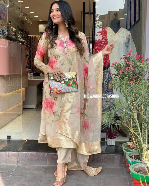 Cream_Floral_Print_Straight_Kurta_Set_for_Women