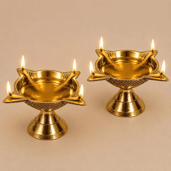 Brass_Chowmukhi_Diya(Set_of_2)