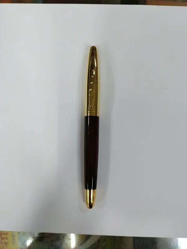 Black_Gold-Tone_Glossy_Roller_Pen