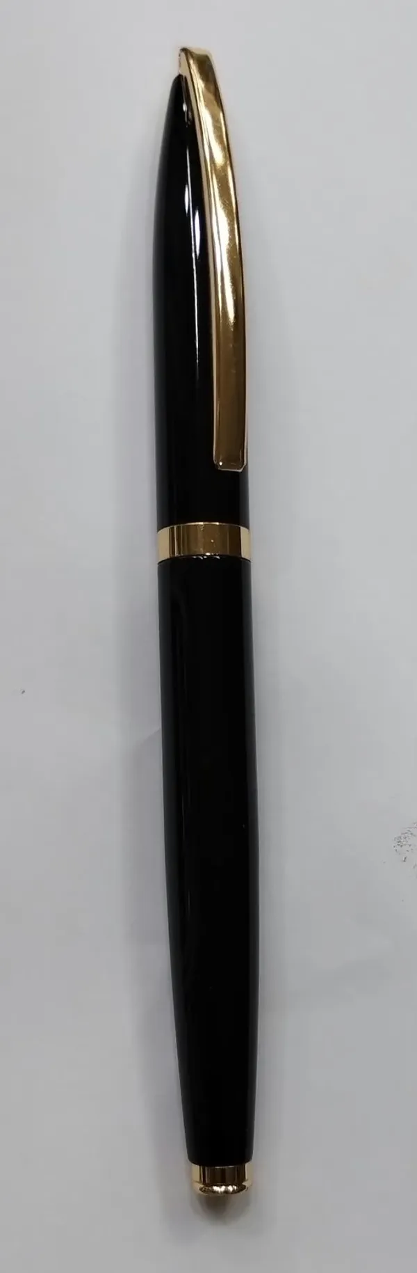 Black_Gold-Tone_Accent_Roller_Pen_With_Clip