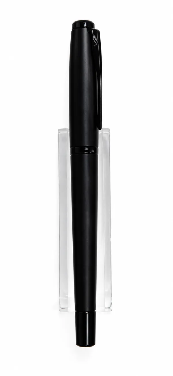 Black_Trim_Fountain_Pen_With_Clip_Centre_Band