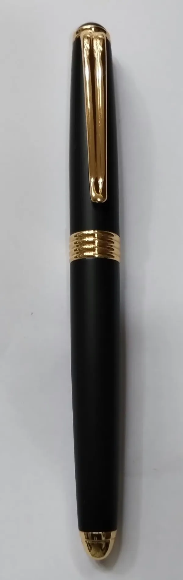 Black_Gold-Tone_Trim_Capped_Fountain_Pen
