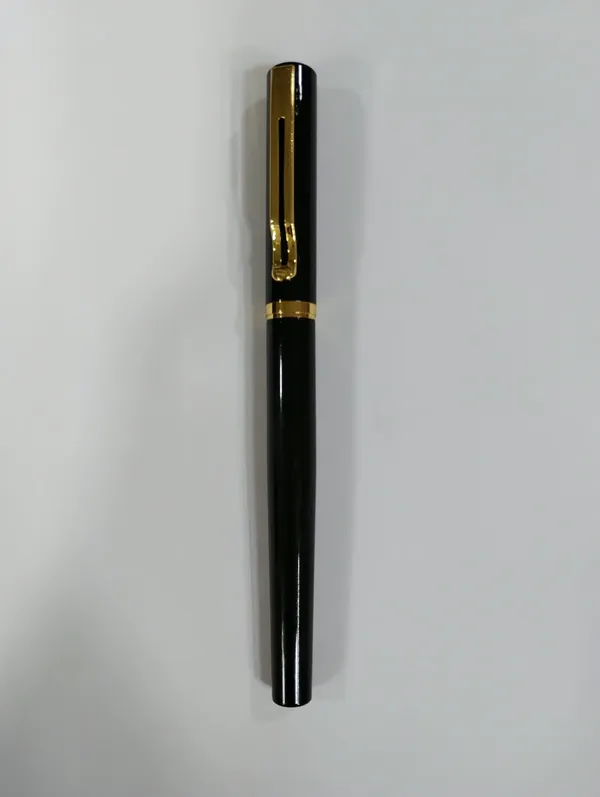 Black_Gold-Tone_Capped_Roller_Pen_With_Clip