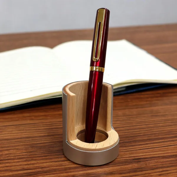 Red_Glossy_Capped_Fountain_Pen_With_Gold-Tone_Accents