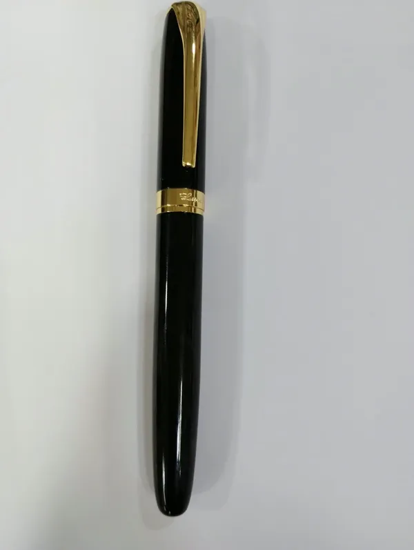 Black_Gold-Tone_Trim_Fountain_Pen_With_Clip_Centre_Band