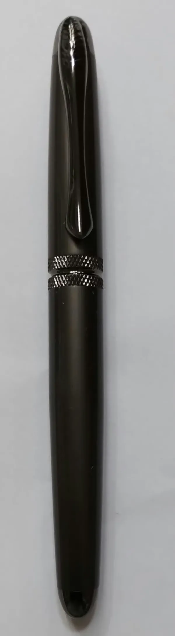 Black_Glossy_Capped_Fountain_Pen