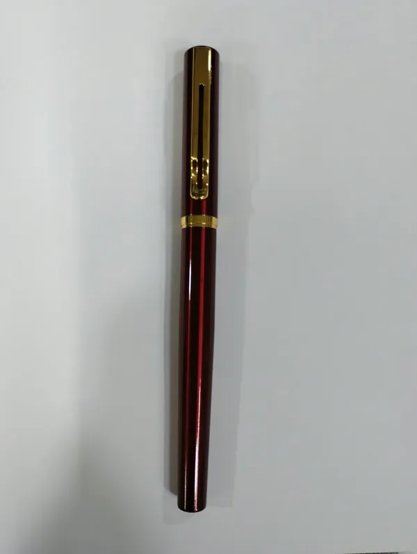 Red_Glossy_Capped_Fountain_Pen_With_Gold-Tone_Accents