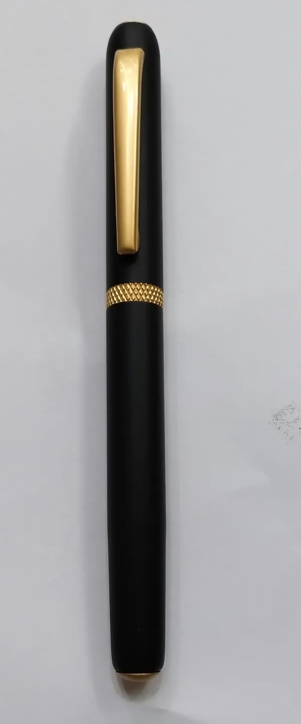 Black_Gold-Tone_Textured_Capped_Roller_Pen