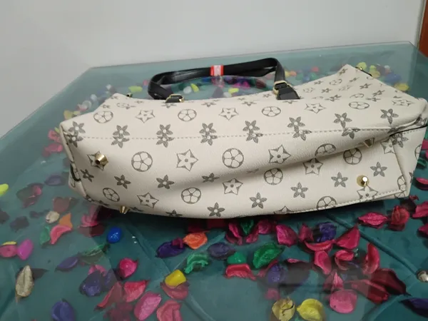 White_Faux_Leather_Star_Print_Structured_Handbag_For_Women