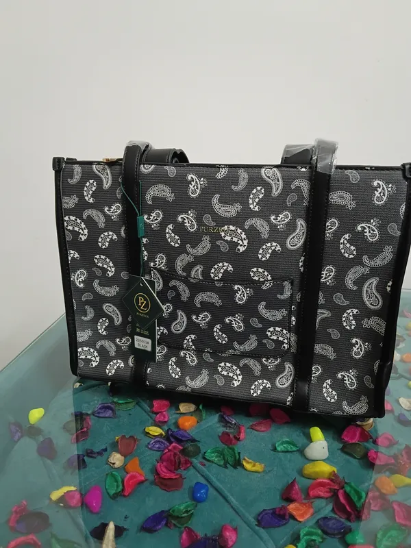 Black_Pure_Leather_Paisley_Print_Structured_Tote_Bag_For_Women