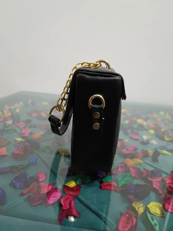 Black_Faux_Leather_Croc_Textured_Shoulder_Bag_For_Women