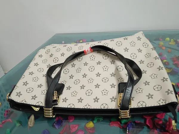 White_Faux_Leather_Star_Print_Structured_Handbag_For_Women