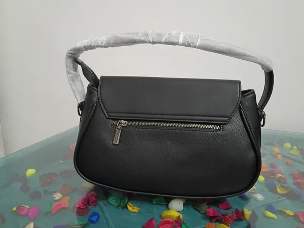 Black_Pure_Leather_Structured_Shoulder_Handbag_For_Women