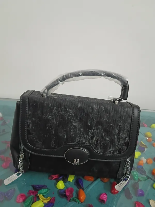 Black_Faux_Leather_Structured_Flap_Handbag_For_Women