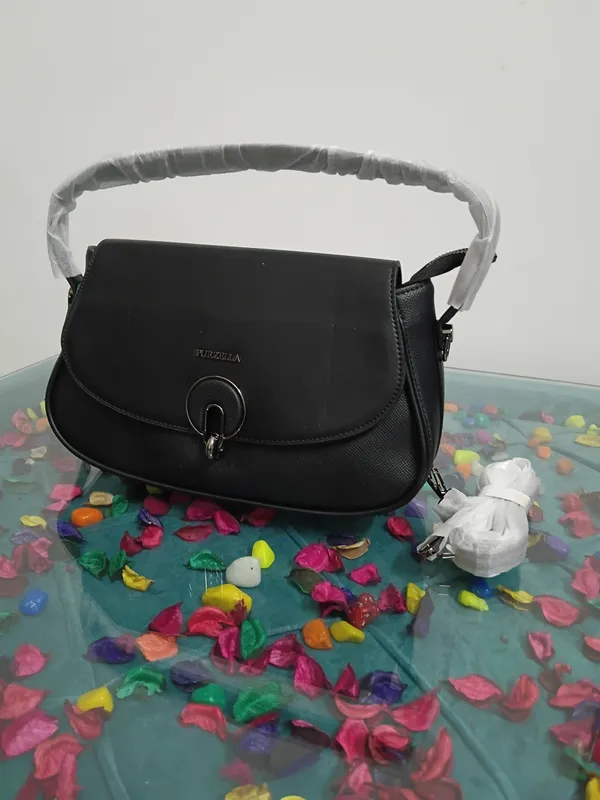 Black_Pure_Leather_Structured_Shoulder_Handbag_For_Women