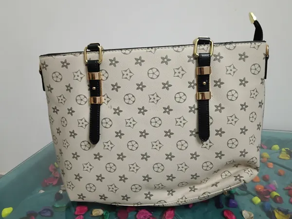 White_Faux_Leather_Star_Print_Structured_Handbag_For_Women