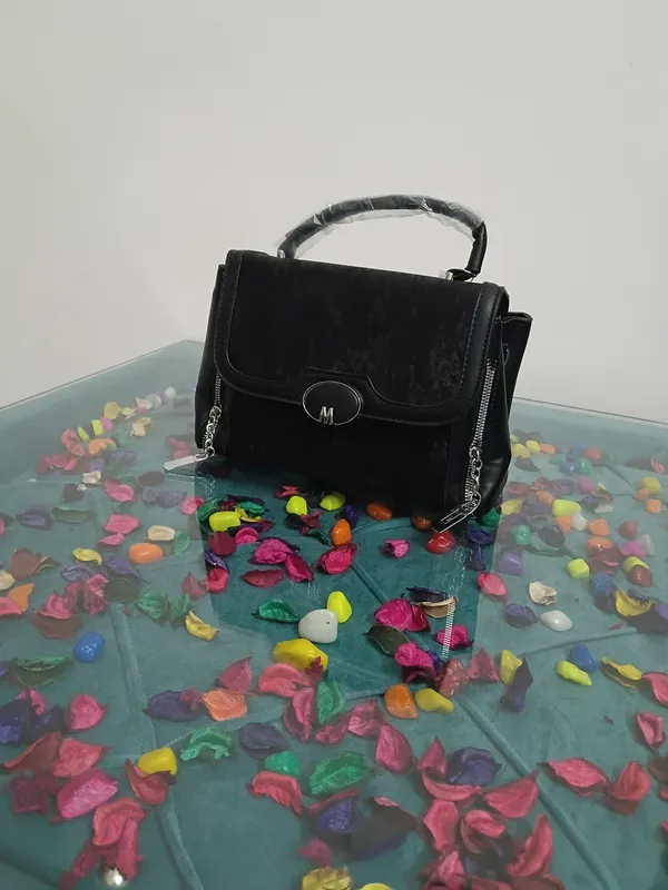 Black_Faux_Leather_Structured_Flap_Handbag_For_Women