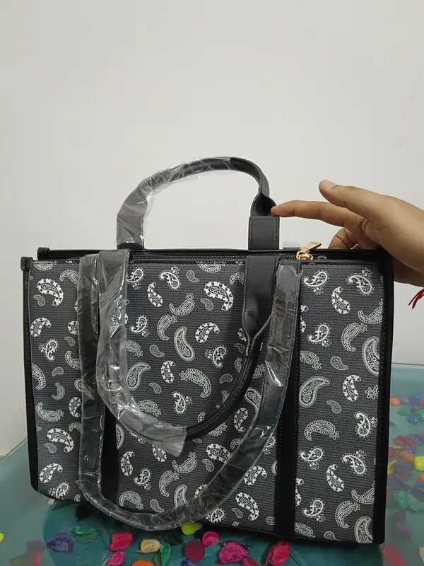 Black_Pure_Leather_Paisley_Print_Structured_Tote_Bag_For_Women