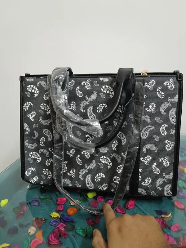 Black_Pure_Leather_Paisley_Print_Structured_Tote_Bag_For_Women