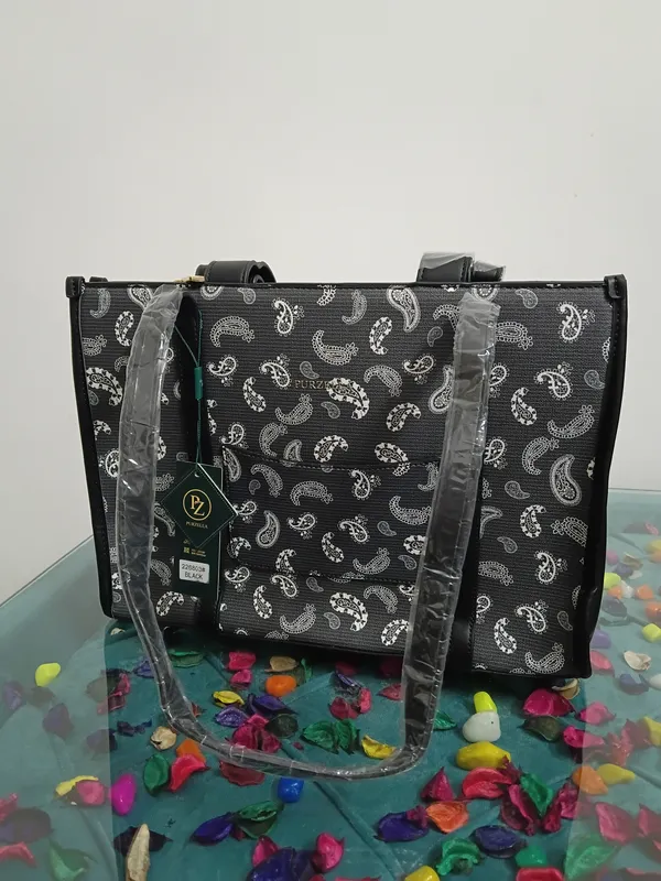 Black_Pure_Leather_Paisley_Print_Structured_Tote_Bag_For_Women