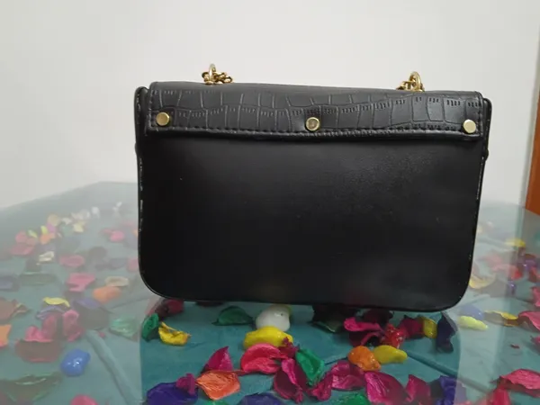 Black_Faux_Leather_Croc_Textured_Shoulder_Bag_For_Women
