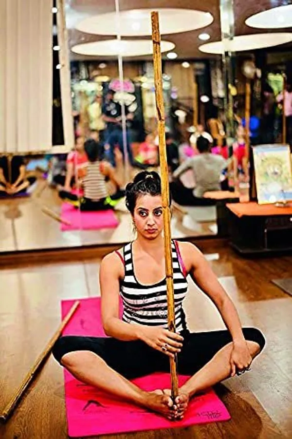 Bamboo_Cane_Stick_For_Yoga_Block_Walking_Cane_Balance_Strength_Training_Stretching_6ft_Wooden_Yoga_Stick_For_Exercise_Gym_Stick_Fitness_Physical_Rehabilitation_Pack_Of_1