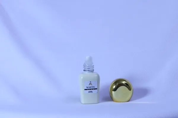 Arabian_Aura_White_Oud_Woody_Amber_Musk_Attar_Roll_On