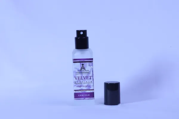 Arabian_Aura_Velvet_Rose_Agarwood_Amber_Eau_De_Parfum