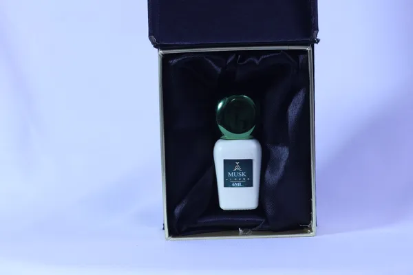Arabian_Aura_Musk_Al_Oudh_Amber_Woody_Concentrated_Attar_Roll_On
