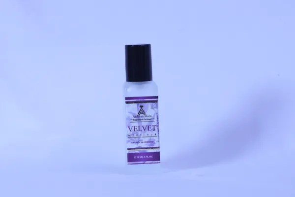 Arabian_Aura_Velvet_Rose_Agarwood_Amber_Eau_De_Parfum